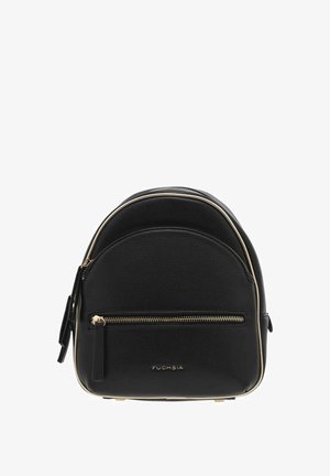 Sac à dos en simili cuir noir avec une forme arrondie, accents en métal doré, poche zippée à l'avant et nom de la marque "FUCHSIA" embossé à l'avant.