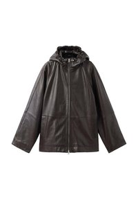 Giacca in pelle marrone con cappuccio, dotata di zip frontale, tasche laterali e vestibilità ampia. Texture liscia con dettagli di cucitura minimi.