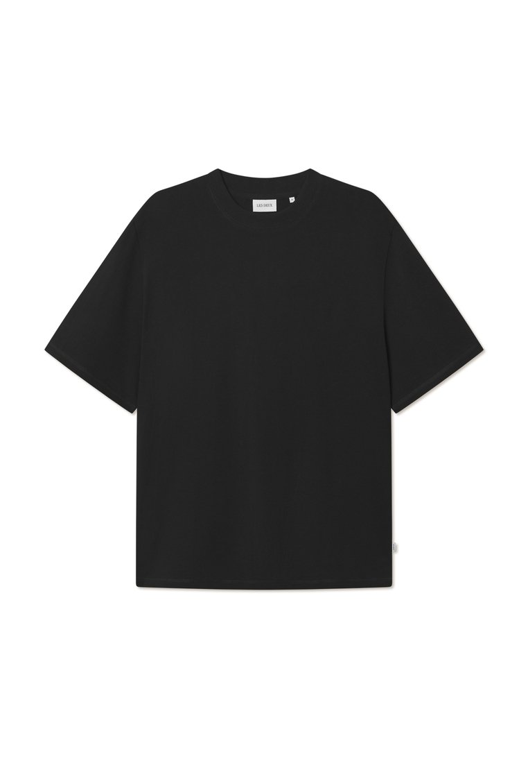 Μαύρο υπερμεγέθες μπλουζάκι από βαμβάκι, με στρογγυλή λαιμόκοψη και κοντά μανίκια. Λείο ύφασμα χωρίς ορατά σχέδια ή διακοσμητικά.