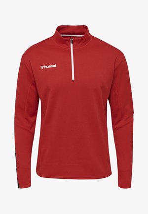 Röd långärmad tröja med halvmatchningskrage, texturerad tyg, och vitt logo på vänster bröst. Svart accent på ärmarnas manschetter.