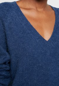 mbyM Sweter