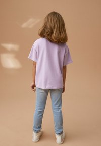 Next REGULAR FIT - Camiseta estampada - lilac purple