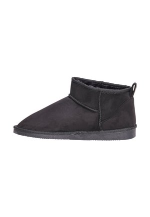 Zwarte enkelboot van zacht suede, met een ronde neus, lage snit en een gestructureerde rubberen zool. Inclusief een achterste lus.