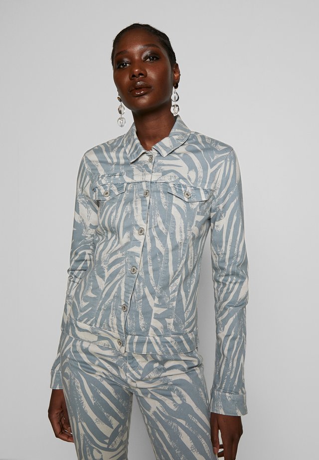 ADRINA - Spijkerjas - nebel