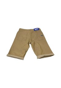 Shorts in corduroy color sabbia con risvolti, dotati di un'etichetta blu del marchio sul retro. Comprendono due tasche posteriori e una texture a coste verticali.