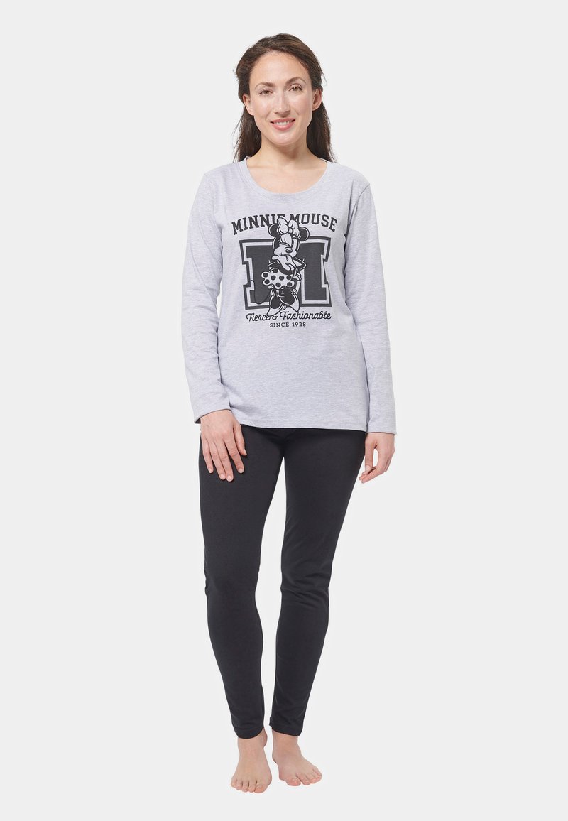 Maglione grigio a maniche lunghe con una grafica nera di Minnie Mouse e testo, abbinato a leggings neri aderenti, entrambi progettati per l'abbigliamento casual.