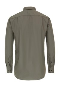 Olijfgroen langwerpig shirt met een klassieke kraag, knoopmanchetten en een gladde stofstructuur. De achterkant toont een getailleerde vorm en naden.