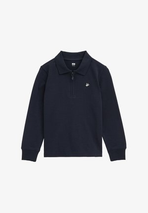 Donkerblauw poloshirt met lange mouwen, halve ritssluiting bij de kraag en klein wit geborduurd vogel-logo op de linkerborst.