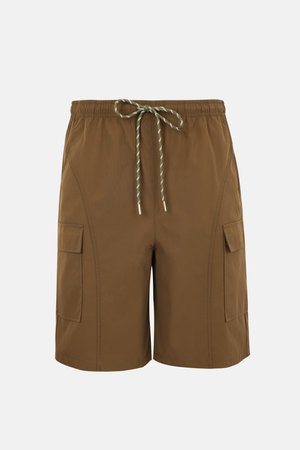Braune Cargo-Shorts mit Fronttaschen, elastischem Bund und weiß gestreiftem Kordelzug.