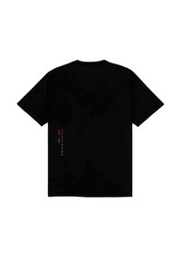 Zwarte katoenen t-shirt met korte mouwen, voorzien van meerkleurige tekst (rood, blauw) op de achterkant, met een ronde hals.