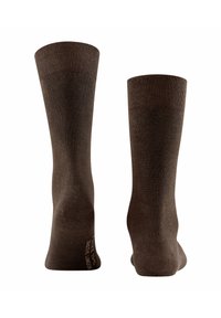 Brązowe skarpetki z mieszanki bawełny o gładkiej fakturze, sięgające do kolan, z prążkowanym ściągaczem. Posiadają wzmocnione pięty i palce dla zwiększenia trwałości.
