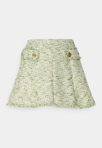 Mini jupe en tweed vert et blanc avec une finition texturée, dotée d'accents de boutons dorés et de bords effilochés. Forme évasée en A.