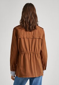 Pepe Jeans Gabardina - brown
