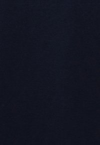 Dunkelmarineblauer strukturierter Stoff-Hintergrund mit dezenten horizontalen und vertikalen Webmustern.