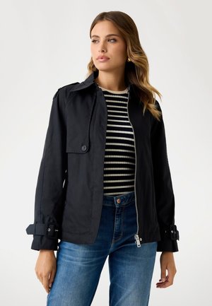 Guess RAPHAELLE CROP - Leichte Jacke - schwarz