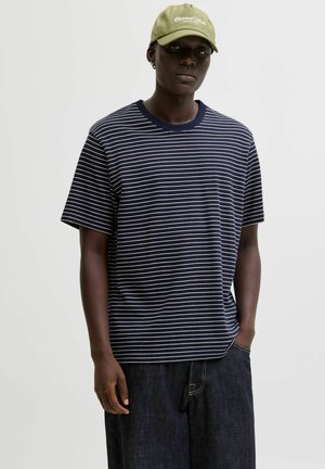 - T-shirt z nadrukiem