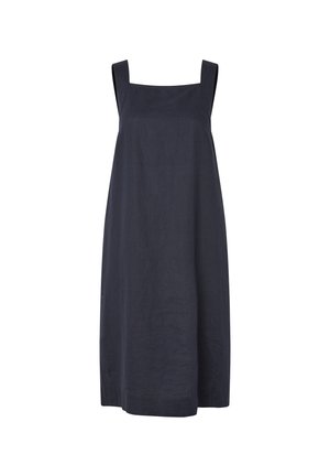 Robe noire sans manches, ample, avec larges bretelles et encolure carrée, longueur genou, tissu uni, sans motifs ni ornements visibles.