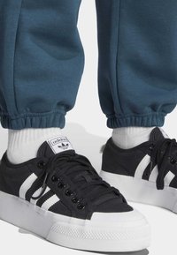 adidas Originals Tepláky - arctic night