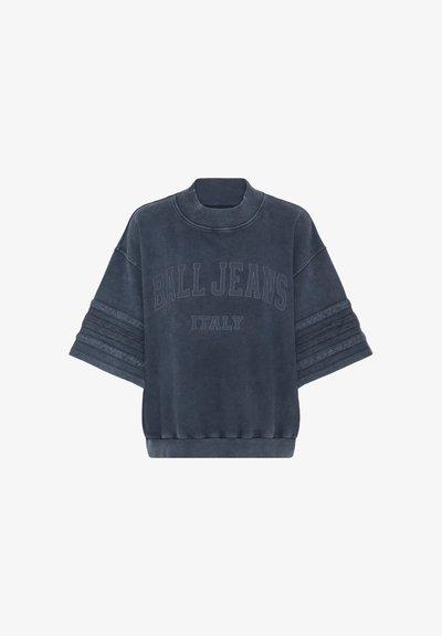 Sweat-shirt oversize gris foncé à manches courtes avec col et manches côtelés, arborant le texte "BALL JEANS ITALY" sur le devant.
