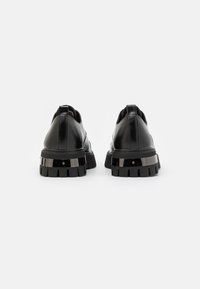 Koi Footwear SHELOB MENS METAL TOE LACE UP SHOES - Sapatos de atacadores - black