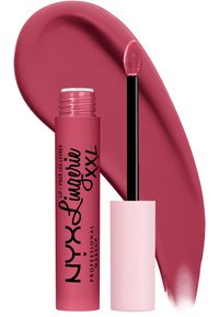 Prodotto labbra NYX Lingerie XXL in un tubo rosa, dotato di un applicatore con wand nera, affianco a una traccia rosa di rossetto liquido.