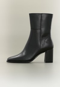 Επιλέχθηκε, black