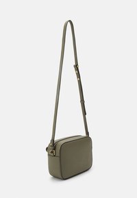 Coccinelle BEAT SOFT - Umhängetasche - laurel green