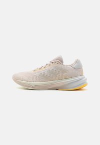 adidas Performance SUPERNOVA STRIDE - Zapatillas running asfalto - putty mauve/zero metallic/spark