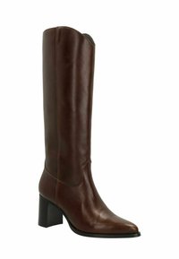 Botte en cuir marron montée jusqu'au genou, avec un embout effilé, un talon bloc et une texture lisse. Présente des coutures minimales et des accents de panneau latéral.