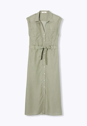 Robe midi vert clair sans manches avec fermeture à boutons sur le devant, col, poches poitrine et ceinture en tissu nouée à la taille.