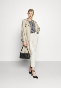 ONLY ONLVIC AOP  - T-shirt estampada - black