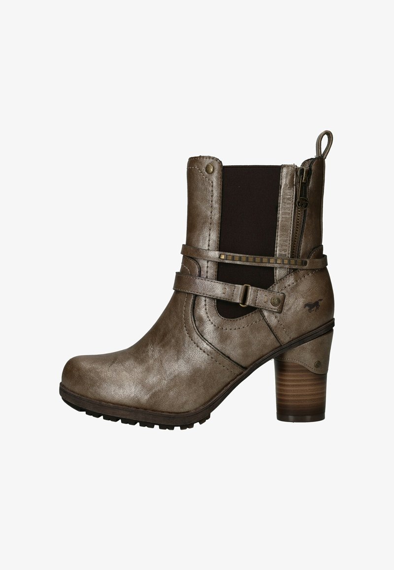 Bruine leren enkelboot met gestapelde hak, zijrits, elastische inzet, decoratieve bandjes en klein paardenlogo op de hiel.