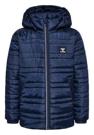 Marineblaues Puffer-Jacke mit Kapuze, featuring horizontales Steppmuster, Reißverschluss und Logopatch auf der linken Brust. Elastische Bündchen und seitliche Taschen.