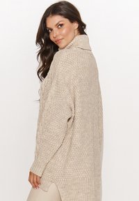 Numinou Z GOLFEM beżowy