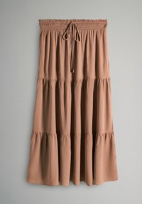 Brauner, gestufter Maxirock mit elastischem Bund und Kordelzug. Hergestellt aus weichem Material mit einer leicht geknitterten Textur.