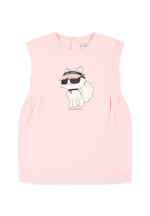 Abito rosa a maniche corte con grafica di un gatto con occhiali da sole. Tessuto in morbido misto cotone, scollatura tonda e dettagli plissettati.