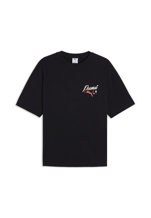 Schwarzes Puma T-Shirt mit kurzen Ärmeln, weißem und rotem Puma-Logo und kleinen Stern-Designs auf der linken Brust.