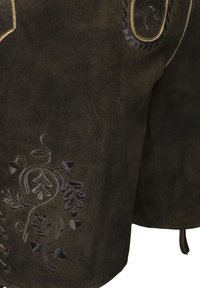 Donkerbruine suède shorts met ingewikkelde zwarte bloemenborduursels en een gevlochten zijdetail, met contrasterende stiksels langs de randen.