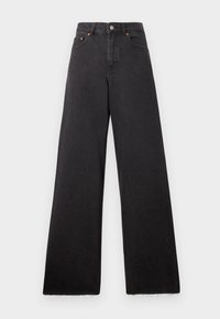Jeans amplios negros de material denim, con una cintura alta, cinco bolsillos y detalles de dobladillo sin terminar en la parte inferior. Remaches en tono cobre acentúan el diseño.