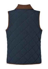 Vestu qulitovaná v námorníckej modrej farbe s hnedým rebrovaným golierom, so vzorovanými stehovaniami v tvare diamantov a otvorenými rukávmi, ktoré vytvárajú texturovaný a zateplený vzhľad.