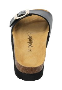 Schwarze Leder-Sandale zum Hineinschlüpfen mit einer silbernen Schnalle, Korkfußbett und strukturiertem Außensohle. Mit eingedrucktem Markenlogo und Größe auf dem inneren Fußbett.