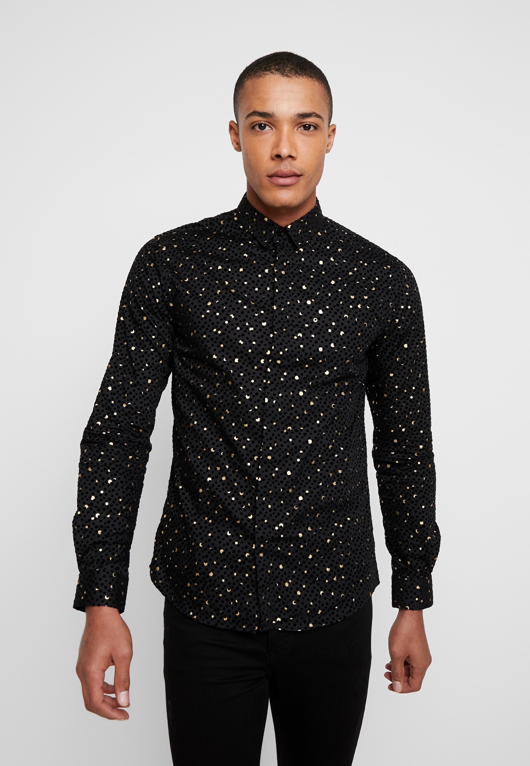 Skjorter | Herre | Kjøp klær på nett hos Zalando Krageløs skjorte Regular fit. Sort HERRE | H&M NO
