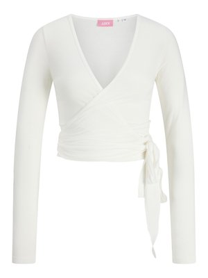 Biele dlhé rukávy zavinovacie tričko s hlbokým výstrihom do V a detailom viazania na boku. Mäkká, priliehavá látka a skrátená dĺžka.