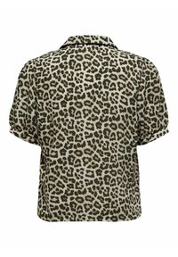Kortekous shirt met een panterprint in groen, beige en zwart. Bevat een relaxte pasvorm en een kraagontwerp. Zachte textuur van de stof.