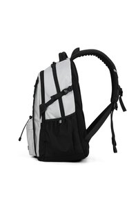 Zaino nero e grigio con molteplici scomparti con cerniera, spallacci regolabili e dettagli in rete; tessuto resistente con un design snodato.