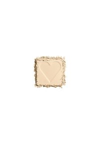 Poudre cosmétique carrée beige avec une indentation en forme de cœur au centre, entourée d'une bordure texturée et légèrement en désordre.