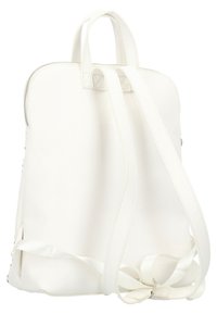 Zaino in pelle bianca con parte superiore arrotondata, spallacci regolabili e superficie liscia. Presenta una chiusura con zip e un design minimalista.