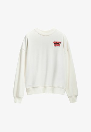 Fehér pamut pulóver kerek nyakkivágással, ejtett vállakkal és a mellkason hímzett piros Mickey Mouse logóval.