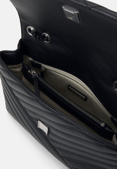 Tory Burch KIRA CONVERTIBLE SHOULDER - Torba čez telo - black