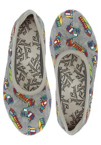 Graue Ballarinas aus Stoff mit bunten Lkw-Mustern, elastischen Öffnungen und bedruckten Innensohlen mit Logo.